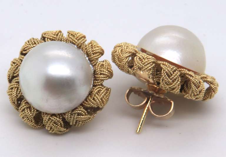 Charming 18kt Mabee Pearl Stud Earrings