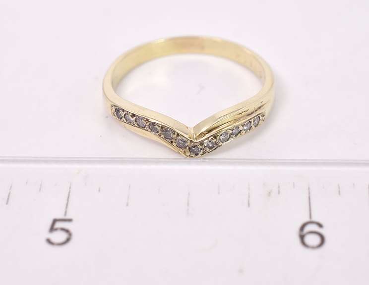 Dazzling Diamond Band Ring in 14K Yellow Gold