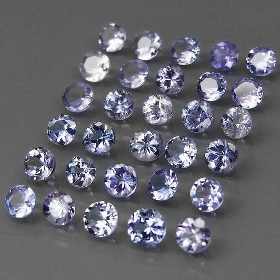 Glittering 5.61ct bright blue violet Tanzanite set