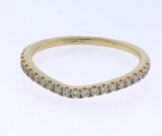 Breathtaking Yellow Gold Halo oval Diamond Split Shank Halo Ring