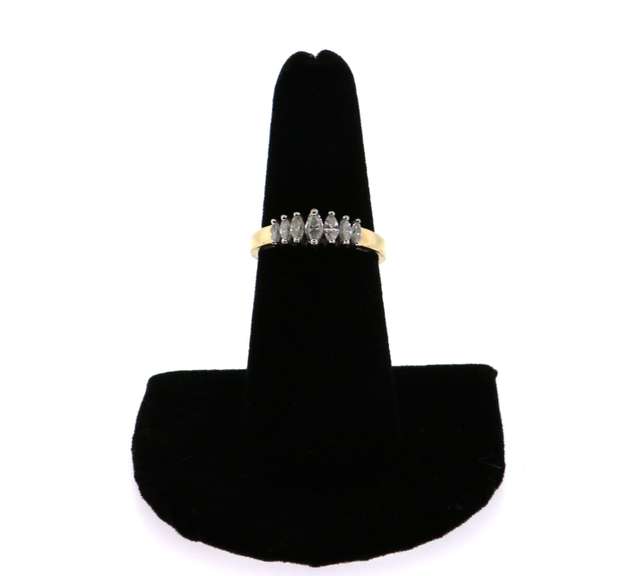 Seven Diamond 14k Gold Ring