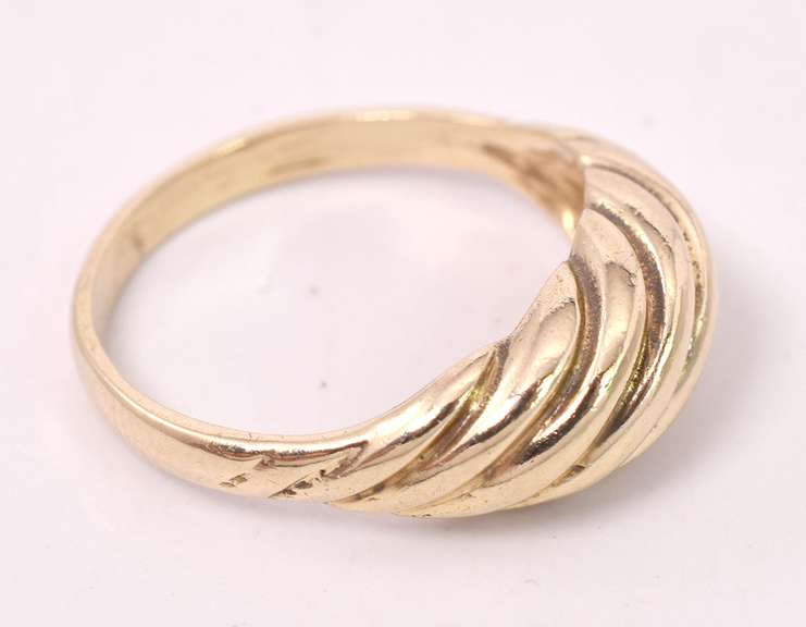 Dainty Ladies Dome Style Ring in 14K Yellow Gold