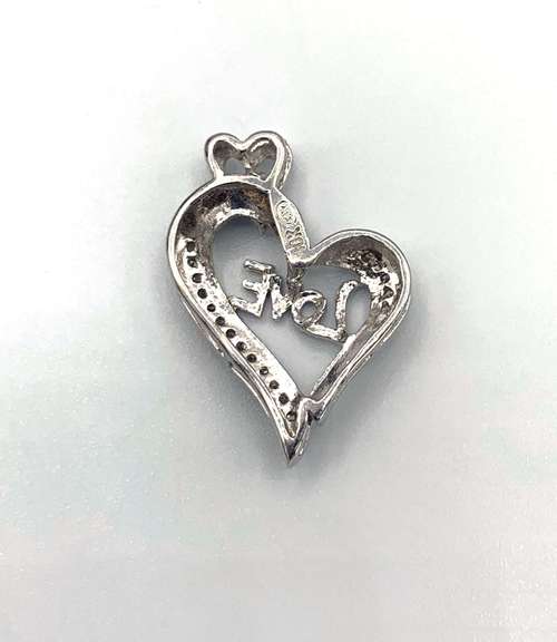 10k white gold diamond heart shaped pendant