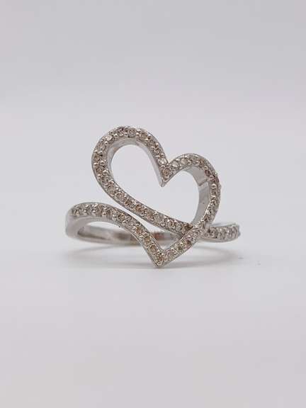 14kt Gold & Diamond Heart Ring