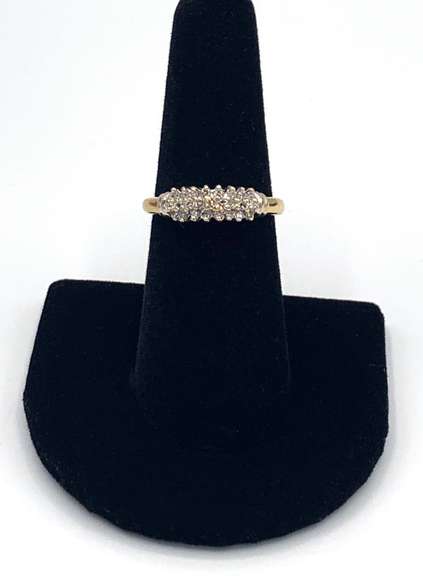 Gold diamond ring