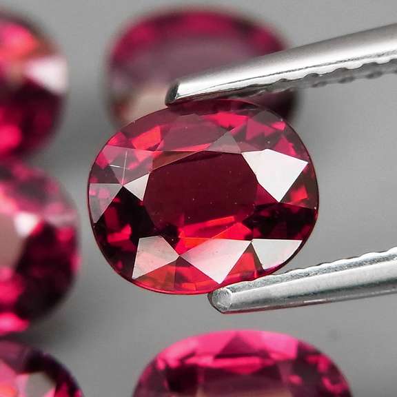 Amazing 6.61ct oval cut violet pink Garnet set