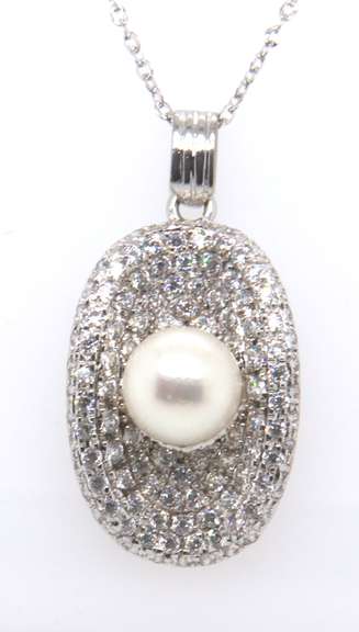 Attractive 18kt Pave CZ nad 9mm Pearl Pendant on Chain