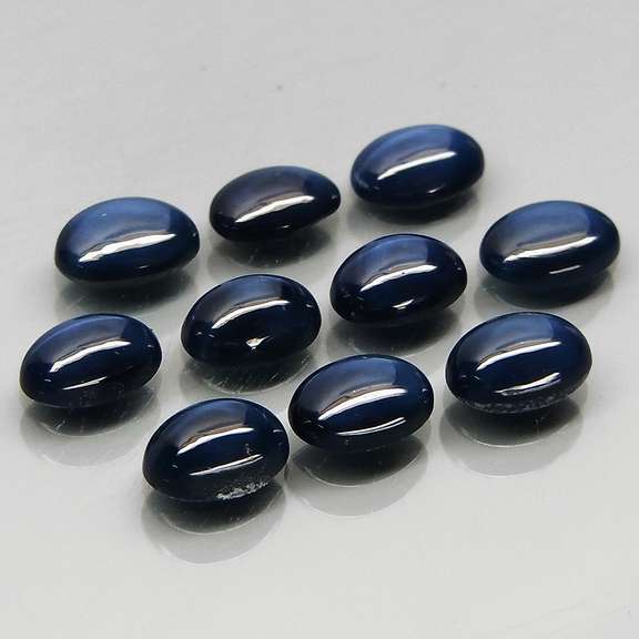 Stunning 7.96ct royal blue Star Sapphire set