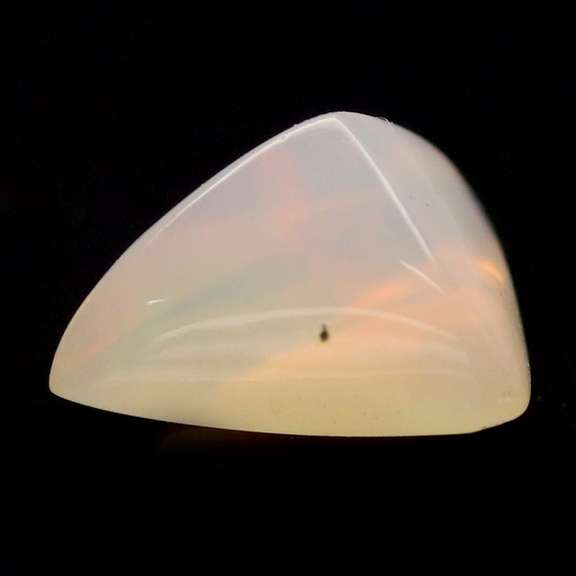 Shark fin cut! 1.65ct unheated Welo Jelly Opal