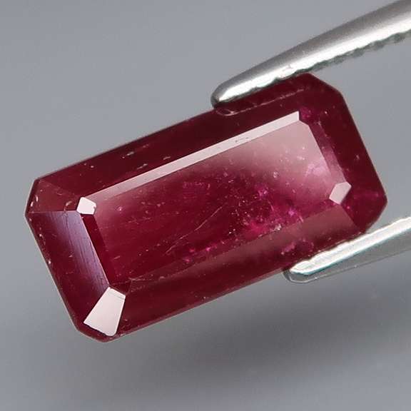 Elegant blood red 4.10ct Ruby -HEATED ONLY!