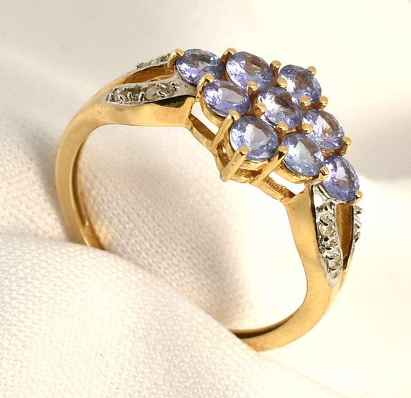 Pretty Modern Iolite Cluster Ring