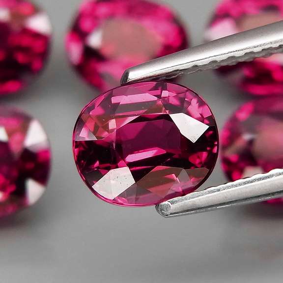 Amazing 7.32ct oval cut violet red Garnet set