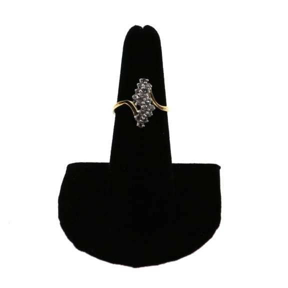 Glimmering Diamond Cluster Ring with 14k Gold