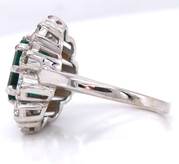 Powerful White Gold Emerald and Diamond Vintage Ring