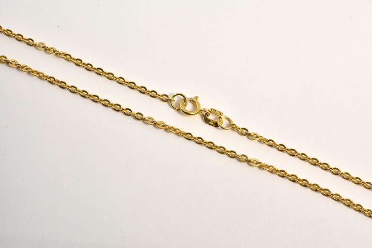 Pretty 18k Pendant Necklace