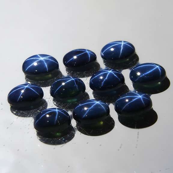Stunning 7.96ct royal blue Star Sapphire set
