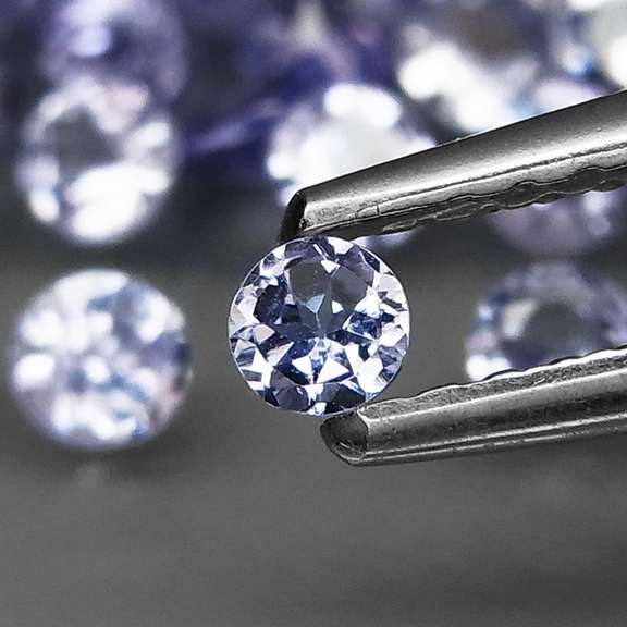 Glittering 4.86ct bright blue violet Tanzanite set