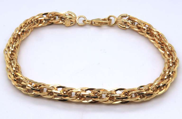 Elegant Yellow Gold Twisted Bracelet