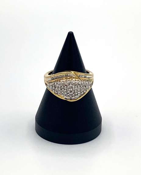 10k Gold diamond cluster ring