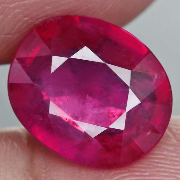 Stunning 5.01ct reddish pink Ruby