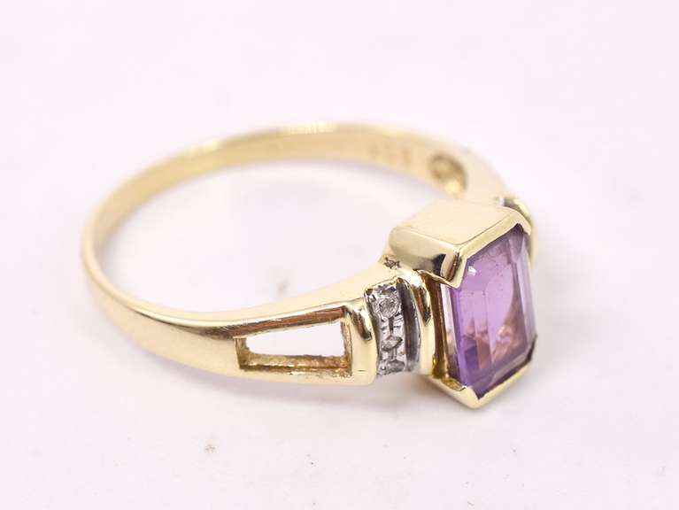 Fabulous Amethyst and Diamond Ring in 14K Yellow Gold