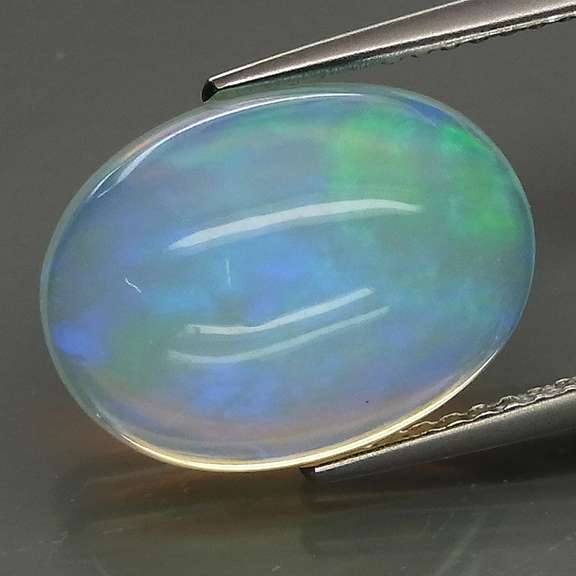 Ravishing 4.76ct snow white Welo Opal