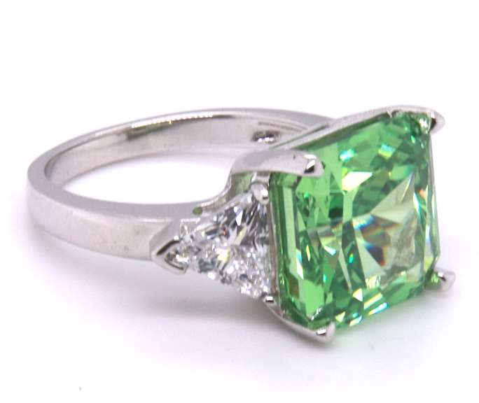 925 Sterling Silver Green Cubic Zirconia Ring