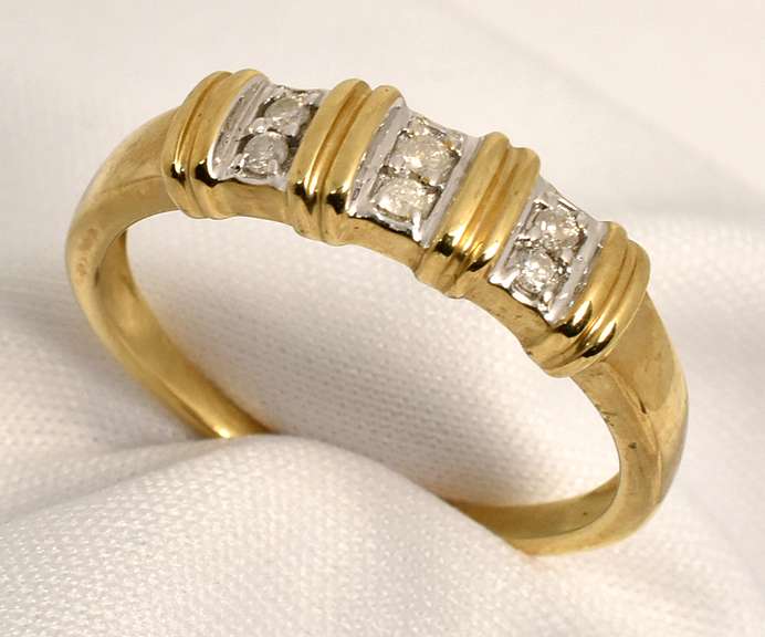 Nicely Designed 6 Diamond Ring