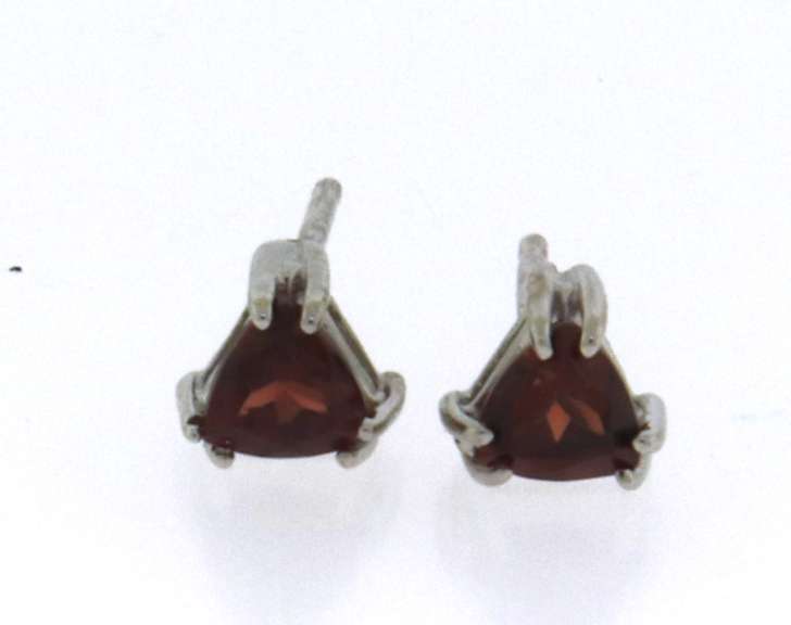 Nice white Gold Garnet Stud Earrings