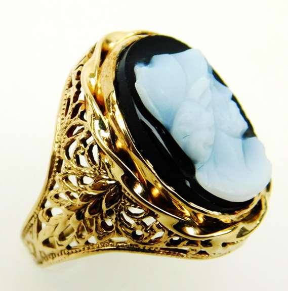 Early 14K Filigree Cameo Ring