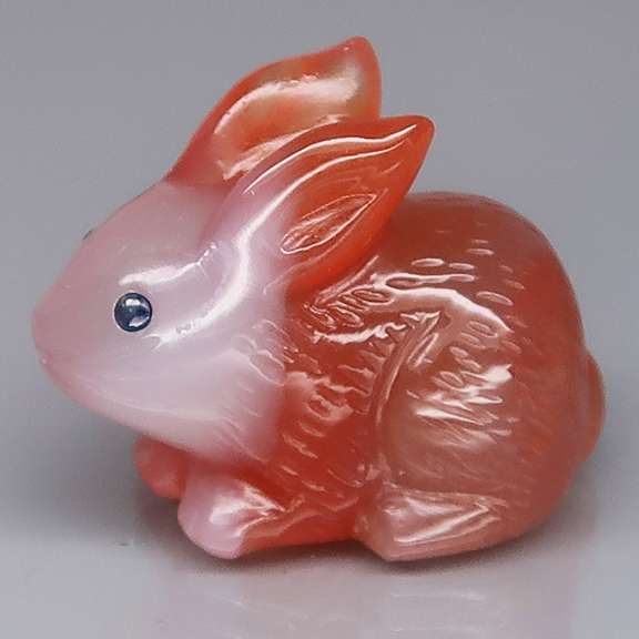 Adorable 28.85ct Agate and Sapphire carving