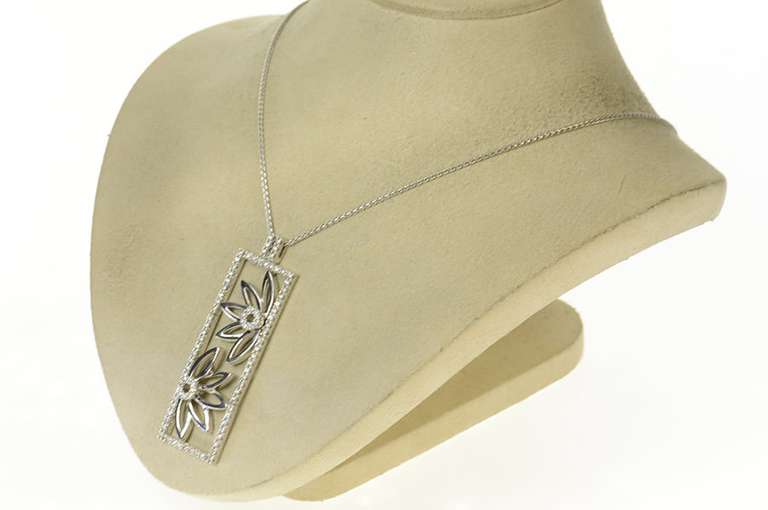 18K White Gold 1.70 Ctw Diamond Framed Flower Square Necklace