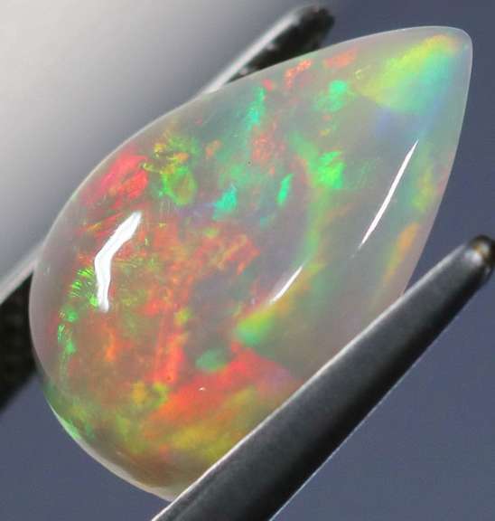 Vivid flashing unheated 2.92ct Jelly Opal