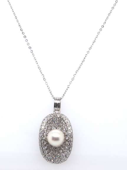 Attractive 18kt Pave CZ nad 9mm Pearl Pendant on Chain