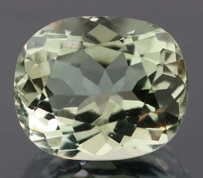 Brilliant 4.40ct platinum green Amethyst