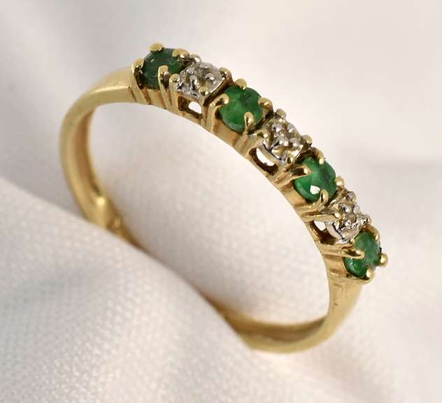 Sweet Emerald & Diamond Band