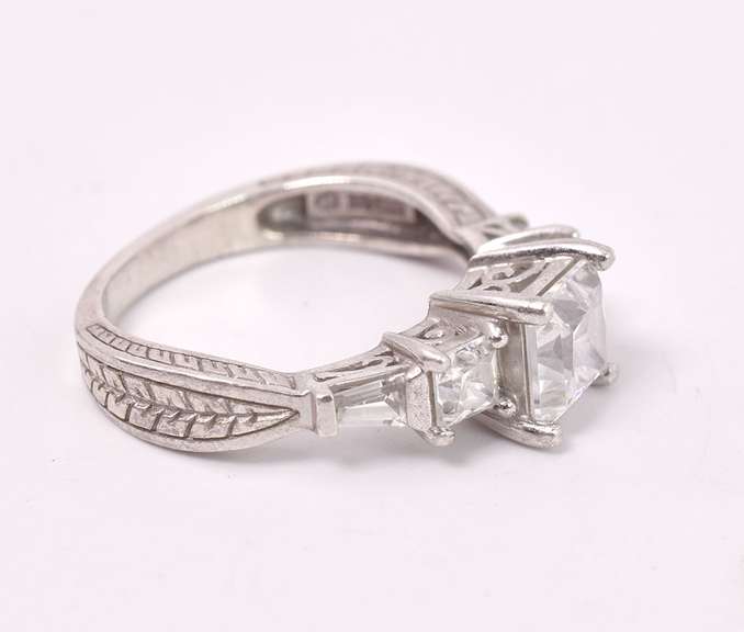 Wonderful White Crystal Ring in Sterling Silver