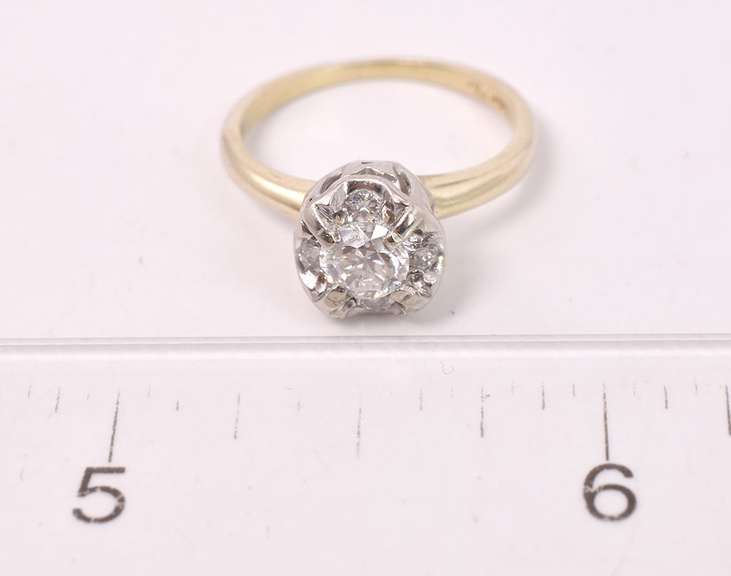 Fabulous Approx. .60CTW Diamond Ring in 14K Yellow gold