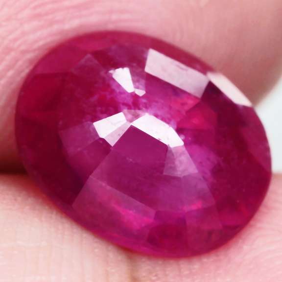 Stunning 5.01ct reddish pink Ruby