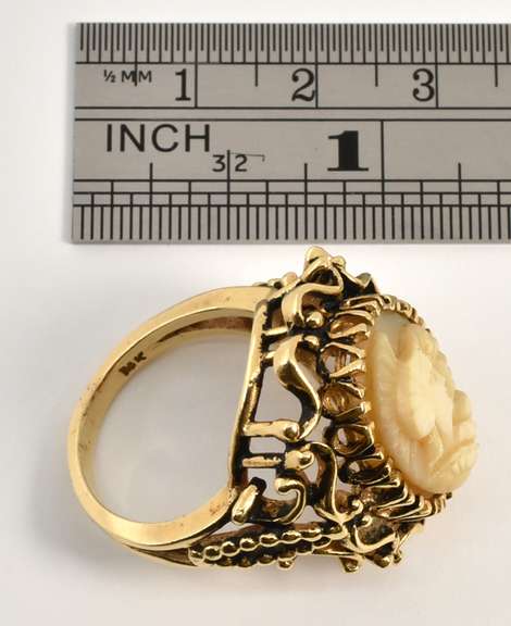 Unusual Vintage Mother of Pearl Cameo Ring