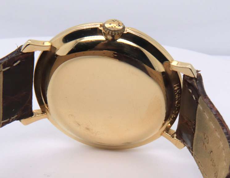 Vintage Le Coultre Automatic Swiss Watch