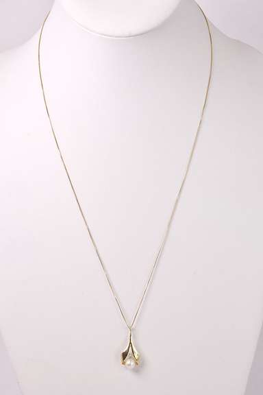 Precious Pearl and Diamond Pendant Necklace in 14K Yellow Gold