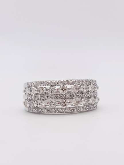 Stunning 14kt Gold Diamond Band Ring
