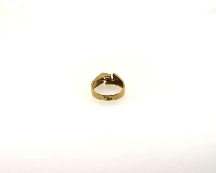Geometric Solitaire 14k Gold Diamond Ring
