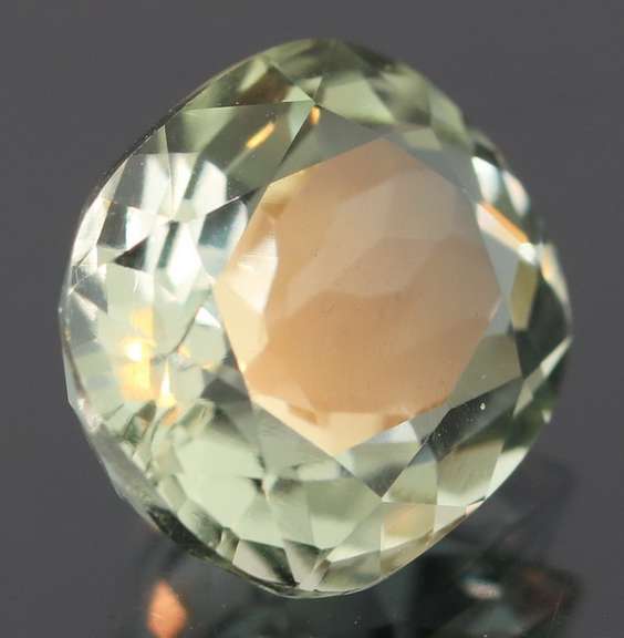 Brilliant 4.40ct platinum green Amethyst