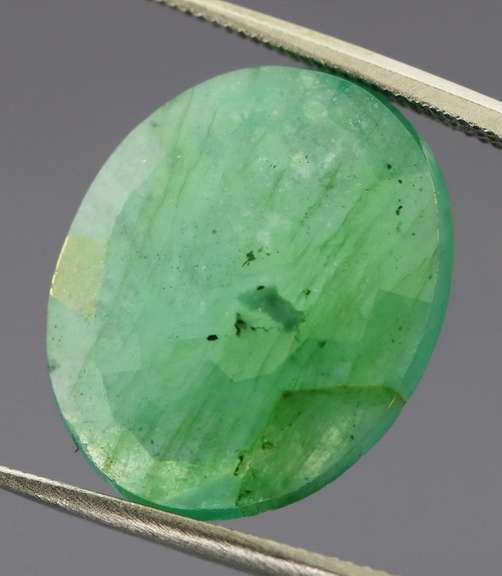 Superb FLAT CUT 5.68ct grass green Emerald