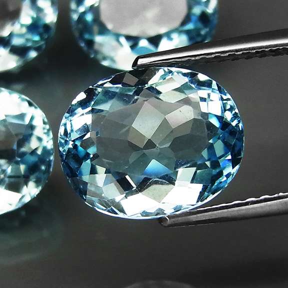 Large 17.66ct vivid sky blue Topaz set