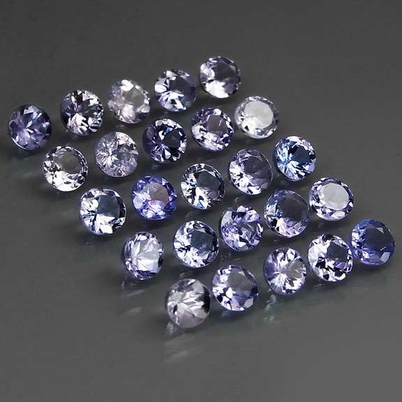 Glittering 5.34ct bright blue violet Tanzanite set