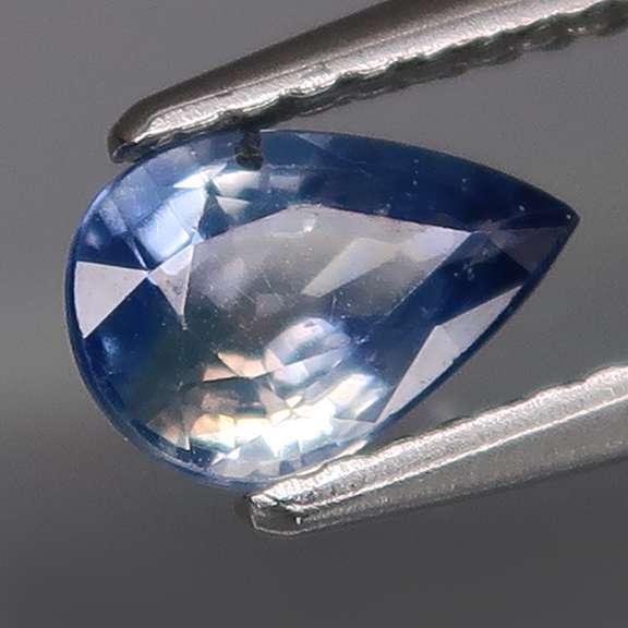 Heated only! 0.86ct bi-color Ceylon Sapphire