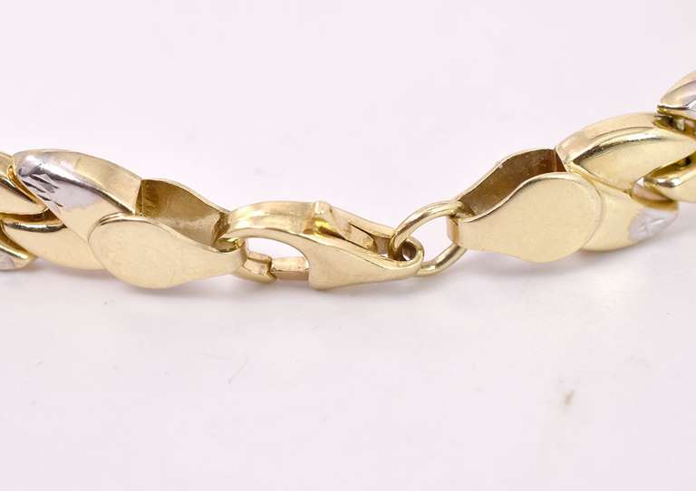Extravagant X-Link Bracelet in Yellow Gold